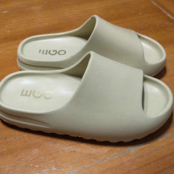 Ego slides pistachio green like new condition size 6 - Picture 3 of 5